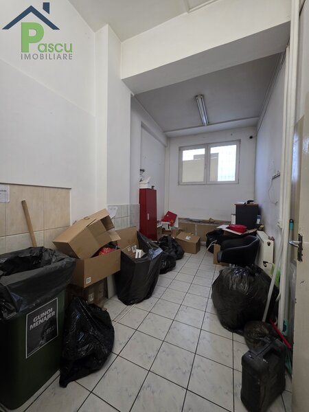 1 Decembrie 1918, spatiu comercial  stradal, parter, 80 mp, deschidere 9 ml